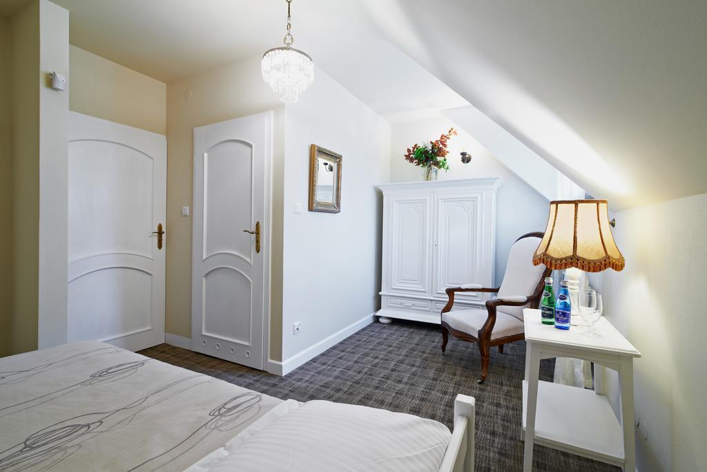 Dwor Osmolice Bed & Breakfast Bialki Dolne Ngoại thất bức ảnh