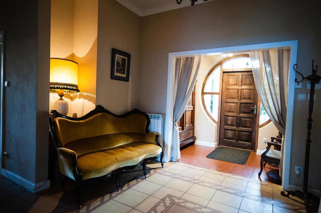 Dwor Osmolice Bed & Breakfast Bialki Dolne Ngoại thất bức ảnh